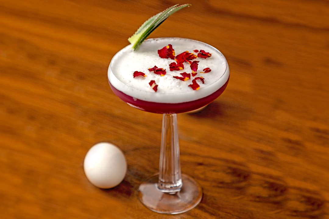découvrez notre sélection de cocktail shakers de qualité pour préparer facilement des cocktails délicieux et professionnels à la maison.