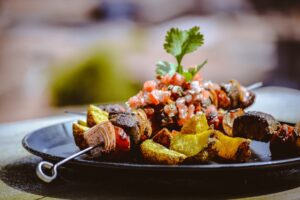 recette de brochettes de boeuf et légumes savoureuses et faciles à préparer, parfaites pour un repas sain et coloré.