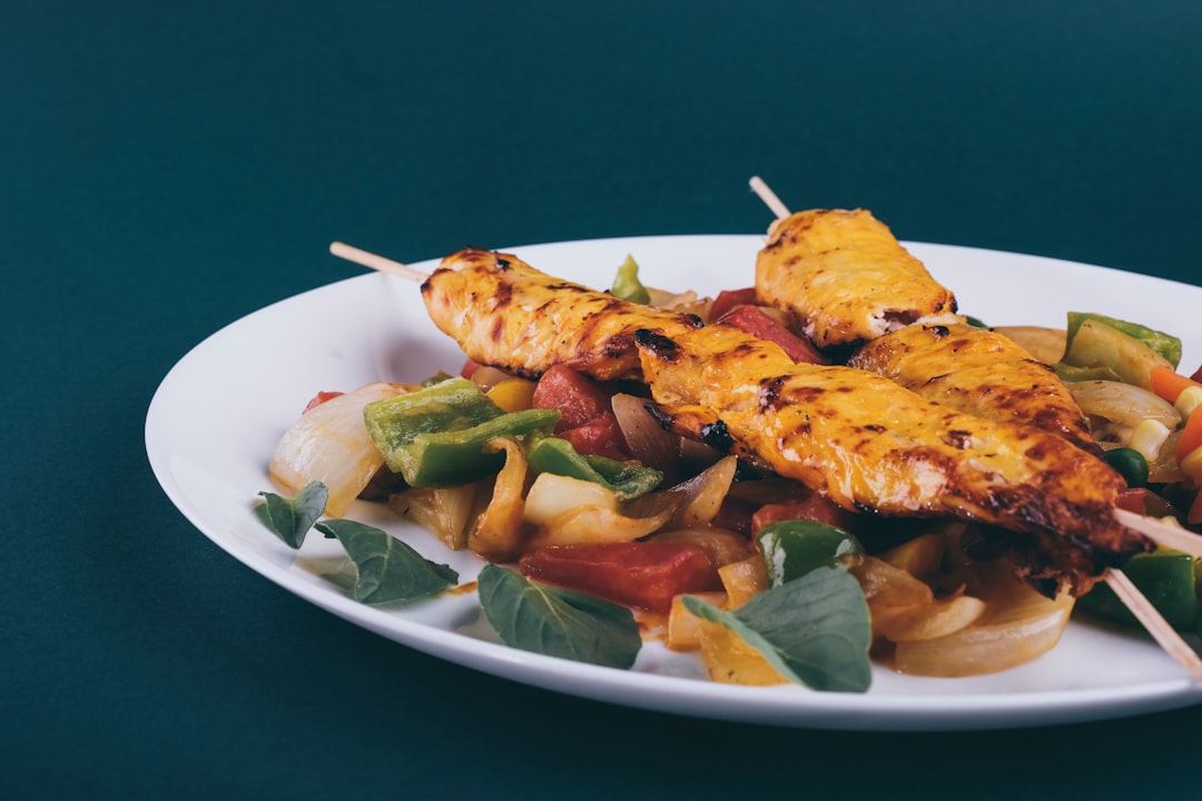 découvrez nos brochettes indiennes savoureuses, marinées avec des épices authentiques pour un goût riche et exotique. parfaites pour un repas convivial et plein de saveurs.